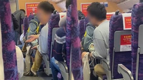女子高铁上大声直播惹众怒 狂飙日语怼乘警_广东频道_凤凰网