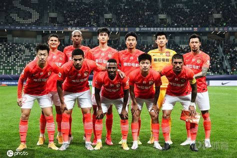 广州恒大足球队荣膺年度最佳团队奖_体育_腾讯网