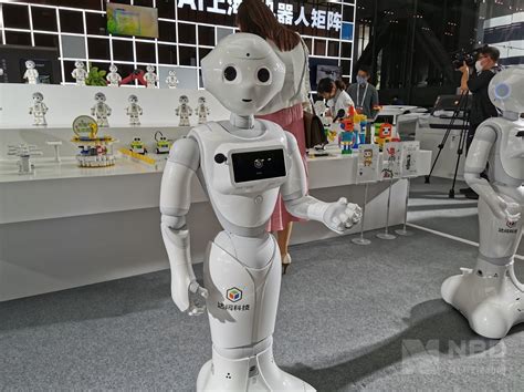 海尔U-bot智能机器人 - 储能产品设计公司_储能工业设计公司_上海充电桩产品设计 - 木马工业设计集团官网