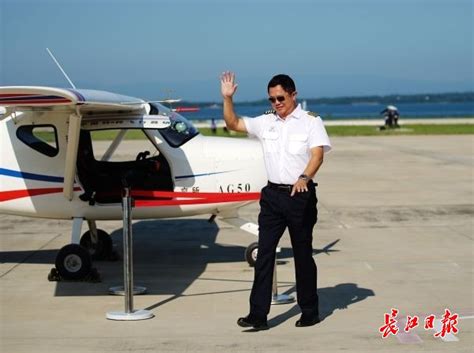 “领雁”AG50轻型运动飞机成功首飞 现场签订百余架购机合同-中国国际航空航天博览会