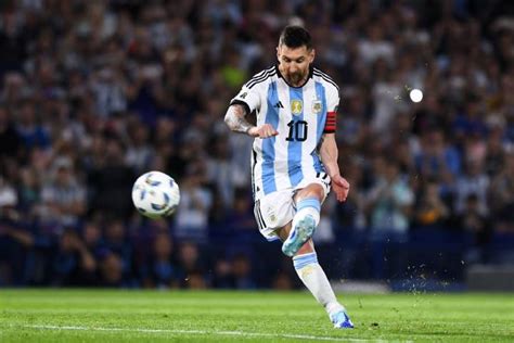 2026世预赛南美区第5轮 阿根廷（0-2）乌拉圭 梅西任意球中柱 - 梅西中文网