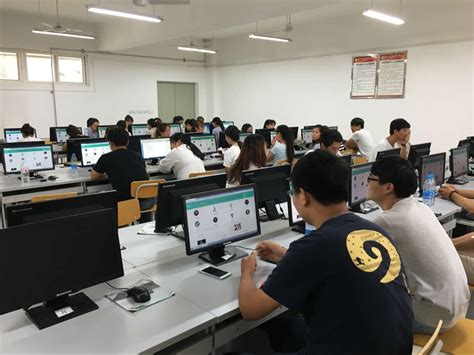 信息与工程学院本科专业学生赴企业参加专业实习-陕西国际商贸学院