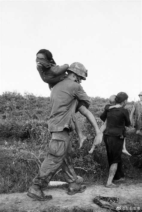 越战老照片：图1是对战俘进行刑讯逼供，图4的女人看着很可怜！|越战|士兵|南越_新浪新闻