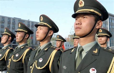 “微课堂”走进训练场，让政治教育“活”起来 - 中国军网