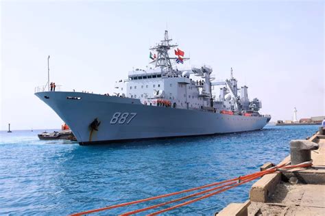 中国海军南宁舰抵达阿布扎比开展友好交流|扎耶德|南宁|海军_新浪新闻