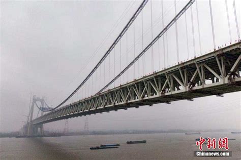 中国首座公铁两用悬索桥五峰山长江大桥合龙 - 世相 - 新湖南