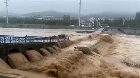 洪涝灾害桥梁洪水摄影图高清摄影大图-千库网