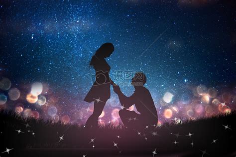 情人节夜空下的情侣图片素材-正版创意图片500255237-摄图网