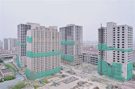 湖南益阳耗资100亿的地产项目烂尾，几百栋楼房空置杂草丛生_腾讯视频