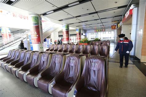 间隔就坐、有序进站……包头火车站确保乘客安全出行_包头新闻网_黄河云平台