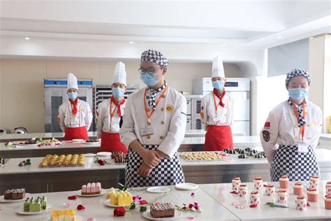 学厨师如何找到一家靠谱的学校？_重庆新东方烹饪学校