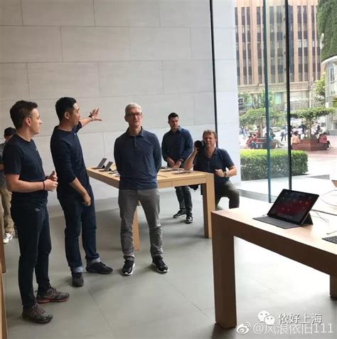 苹果 CEO 库克现身上海，静安 Apple Store 直营店明日开业 - 数码前沿 数码之家