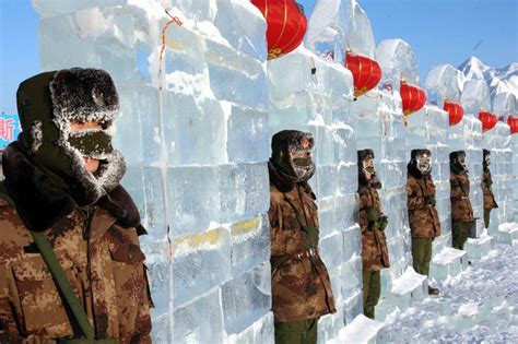 黑河边防战士零下15度卧雪挑战极限变“冰人” [组图]_图片中国_中国网