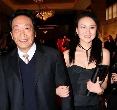 36岁女星嫁给73岁老戏骨，婚后生下二子，引起网友热议|王奎荣|婚后|电视剧_新浪新闻