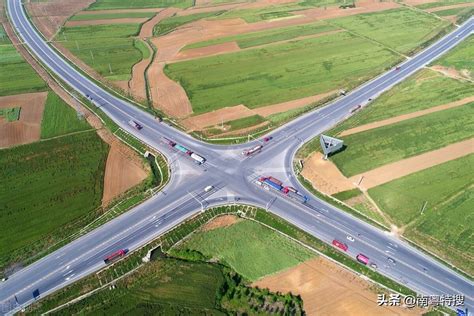 广东湛江G207国道要改线了，双向六车道，行车速度为80公里/小时