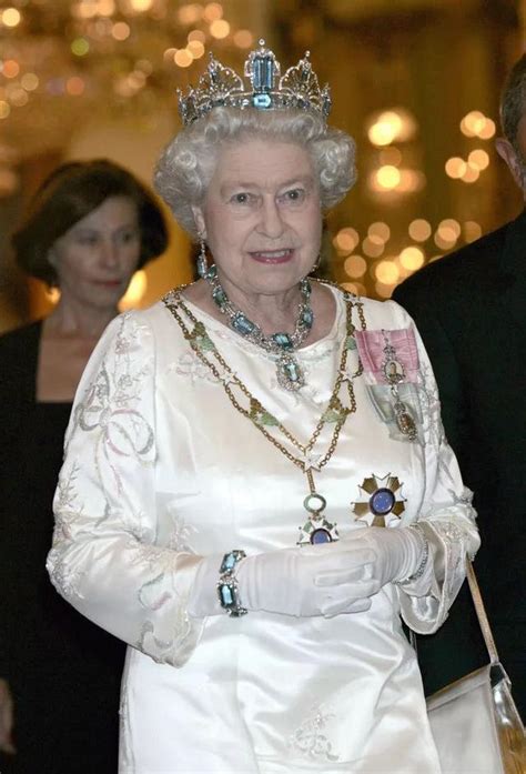 『美宝赠佳人』超长待机的英国女王——伊丽莎白二世_珠宝学院_MEMORA/诗普琳