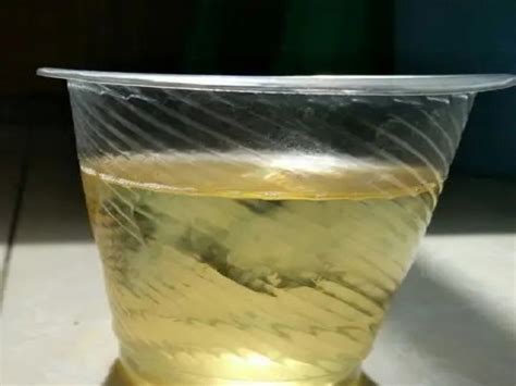 酒精与水混合为什么产生气泡 - 业百科
