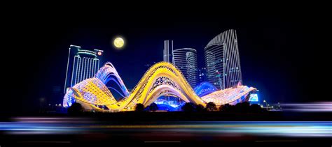 武汉城市夜景建设中的光谷转盘高清图片下载-正版图片500823959-摄图网