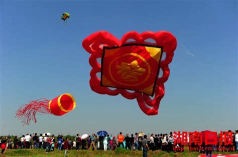 世界最长风筝亮相重庆武隆2015国际风筝放飞节_频道_凤凰网