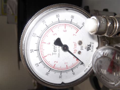 高压燃油离心泵压力脉动及非定常流动分析