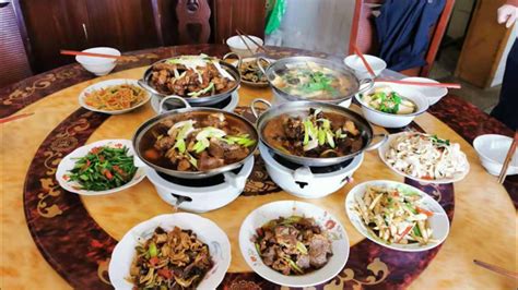 安徽农村表姐家吃饭，4个锅子10个炒菜，6个人2瓶白酒，吃好玩好_腾讯视频