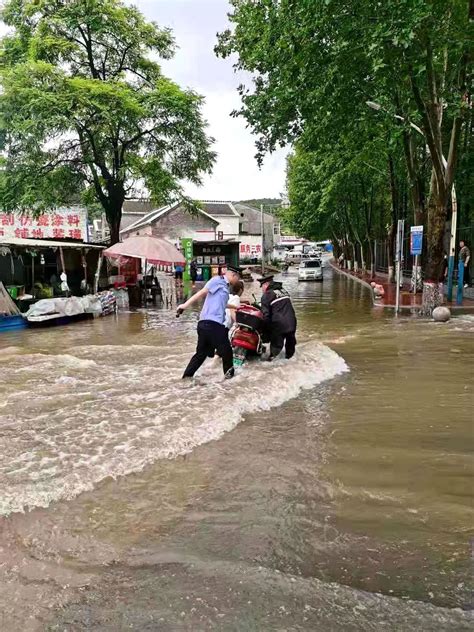 四川南江暴雨引洪水 数百辆车被淹成“废铁”_海口网