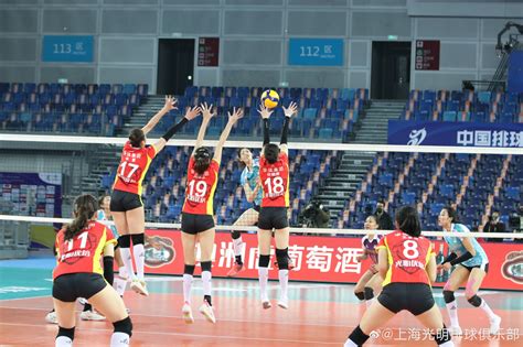 女排联赛半决赛第一回合：上海女排2比3不敌江苏_文体汇_新民网