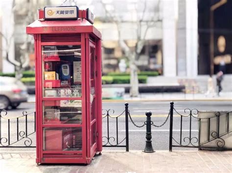 上海豫园路橙色电话亭装置-装置艺术案例-筑龙园林景观论坛