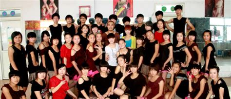 舞蹈学院师生积极备战第六届华东专业舞蹈比赛_高校新闻