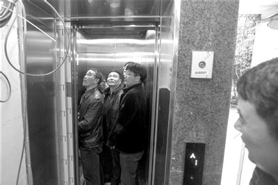 老房加梯|电梯来了!轻轻一按，这些居民和爬楼说“不见” - 周到上海