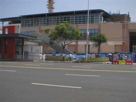 航拍厦门BRT轻工食品园站周边商圈景色
