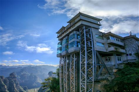 张家界的百龙天梯，以“最高户外电梯” 载入吉尼斯世界纪录|百龙天梯|吉尼斯世界纪录|张家界_新浪新闻