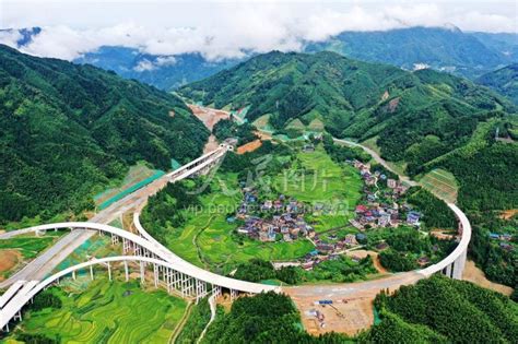 广西融水：全力推进融从高速公路工程建设-人民图片网