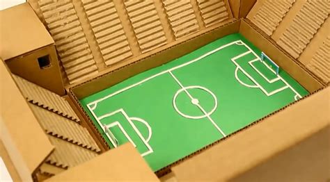 手工制作漂亮的足球场模型，方法很简单，材料就是普通的纸板 ...