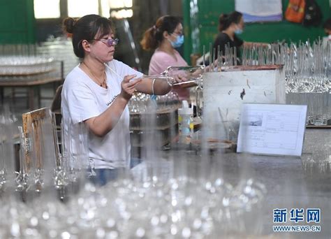 河北河间：打造工艺玻璃产业集群_时图_图片频道_云南网