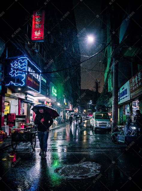 【让爱漫步在雨中摄影图片】重庆川外人像摄影_良子_太平洋电脑网摄影部落