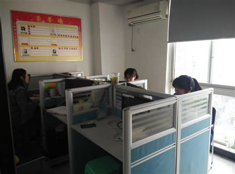 客服部办公室照片 | 亿铺网办公环境 | 重庆楚子科技发展有限公司办公环境 - 职友集