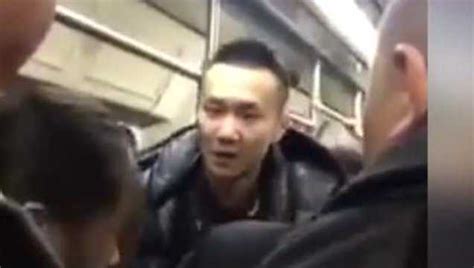 实拍北京地铁打架现场 男女因拥挤当场互撕！