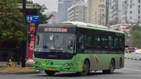 福州111路公交车司机陈宇峰 在车内贴景点介绍获赞 - 民生 - 东南网