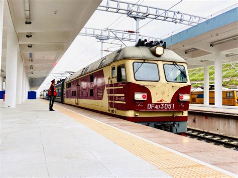 5635/5636次，自贡北站每天仅有的一对绿皮火车！|自贡市|列车|火车_新浪新闻