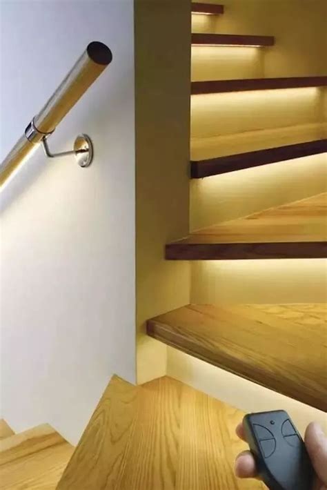 发光楼梯，LED灯带楼梯，楼梯设计，百姓园楼梯