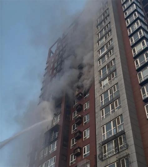 杭州三里亭小区一居民楼着火 起火的是住了30多人的群租房（组图）-杭网原创-杭州网