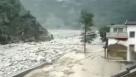 乐山发生大规模山体滑坡垮方量约5万立方米无人伤亡_腾讯视频