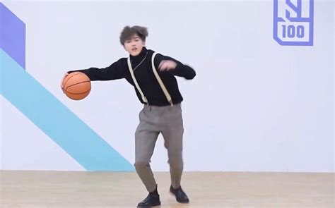 当Faker看到蔡徐坤打篮球的视频，是什么反应_腾讯视频