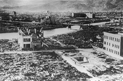 1945年8月，日本在受到连续两颗原子弹轰炸后，宣布投降_凤凰网视频_凤凰网