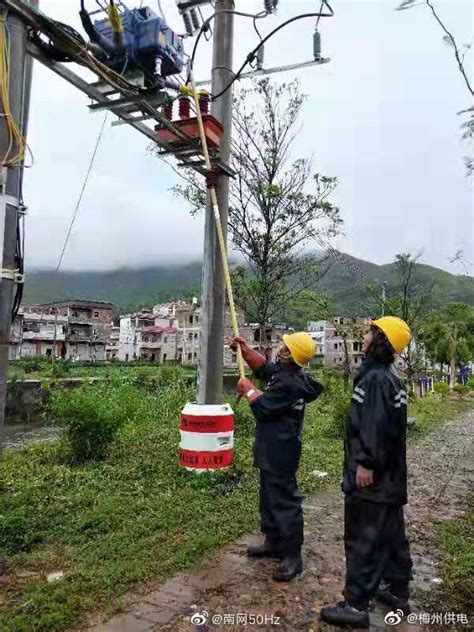 南方电网广东梅州兴宁局 五华局的供电人员到第一现场抢修复电 - 铜马电力