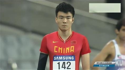 中国选手李金哲跳远比赛，第一跳轻松跳出8.0米，怪不得拿冠军_腾讯视频