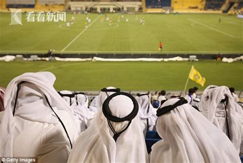 卡塔尔松口了 2022年世界杯球迷可以喝酒！地点：一小时车程外的 ...