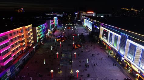 新疆五家渠步行街-LED显示屏,LED亮化工程,LED洗墙灯,LED点光源,LED线条灯_潘多拉光电