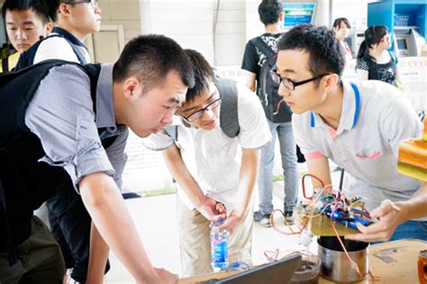 学校成功举办第二届大学生创新创业及学科竞赛成果展-东北林业大学新闻网